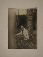 `Фотография К.Д.Бальмонта с его собственноручным стихотворным автографом` . 1924 г.