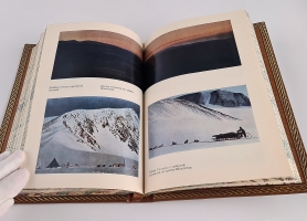 `Через Антарктиду` В.Фукс, Э.Хиллари. изд. Мысль, Москва, 1973 г.