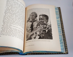 `Поход «Челюскина». Героическая эпопея. Как мы спасали челюскинцев` Под общей редакцией О.Ю.Шмидта, И.Л.Баевского, Л.З.Мехлиса.. Москва, Издание Редакции  Правды , 1934 г.