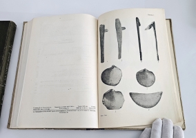 `Путешествия` Н.Н. Миклухо-Маклай. Т.I-II. М.- Л., из-во Акад. Наук СССР, 1940-1941 гг.