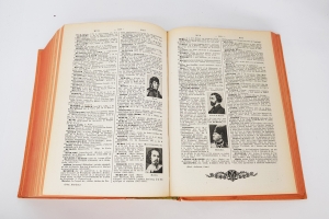 `Nouveau petit Larousse Illustre dictionnaire encyclopedique (Новый иллюстрированный энциклопедический словарь)` Claude Auge et Paul Auge. Librairie Larousse, Paris, 1945