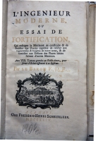 `L'ingenieur moderne, ou Essai de fortification (Современный инженер, или испытание фортификации)` Par. le Baron F. D.R (Барон Ф. Д. Р). Изданная в 1744 году