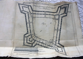 `Современный инженер, или испытания укреплений. (L'ingenieur moderne, ou Essai de fortification)` Ше Фредерик-Анри Шерлее в А-ля Гааге. (Par. le Baron F.D.R). Изданная в 1744 году