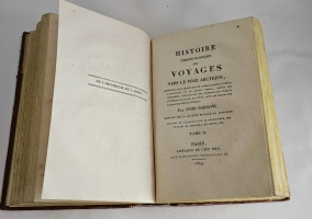 `Histoire chronologique des voyages vers le Pole Arctique… (Хронологическая история путешествий в полярную Арктику…).` Barrow, John (Джон Барроу). Т. 1–2. — Париж: Librairie de Gide Fils, 1819 г.