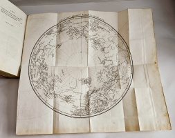 `Histoire chronologique des voyages vers le Pole Arctique… (Хронологическая история путешествий в полярную Арктику…).` Barrow, John (Джон Барроу). Т. 1–2. — Париж: Librairie de Gide Fils, 1819 г.